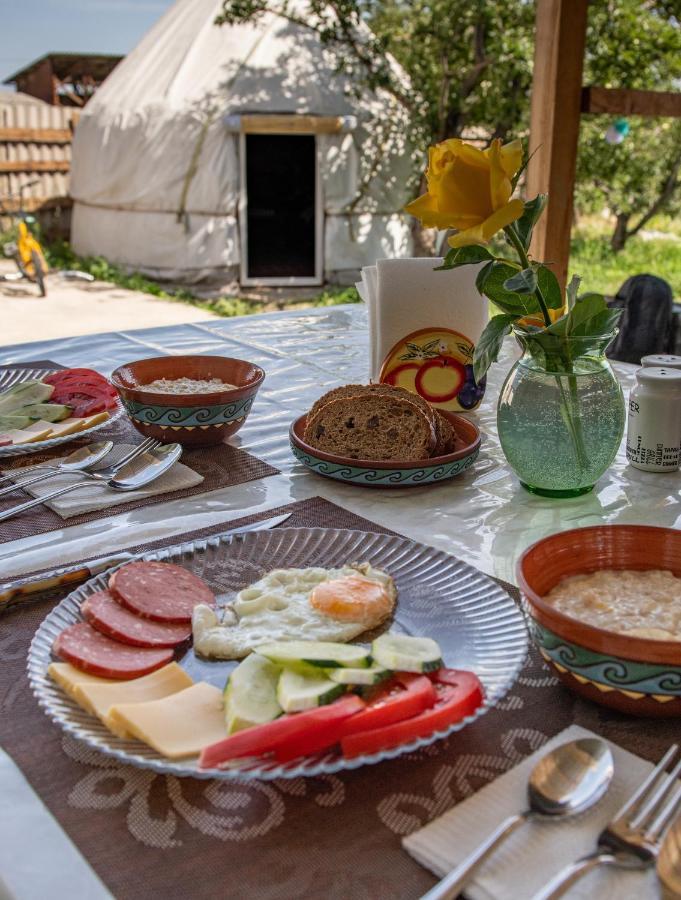 Yurt Stay In Downtown 카라콜 외부 사진